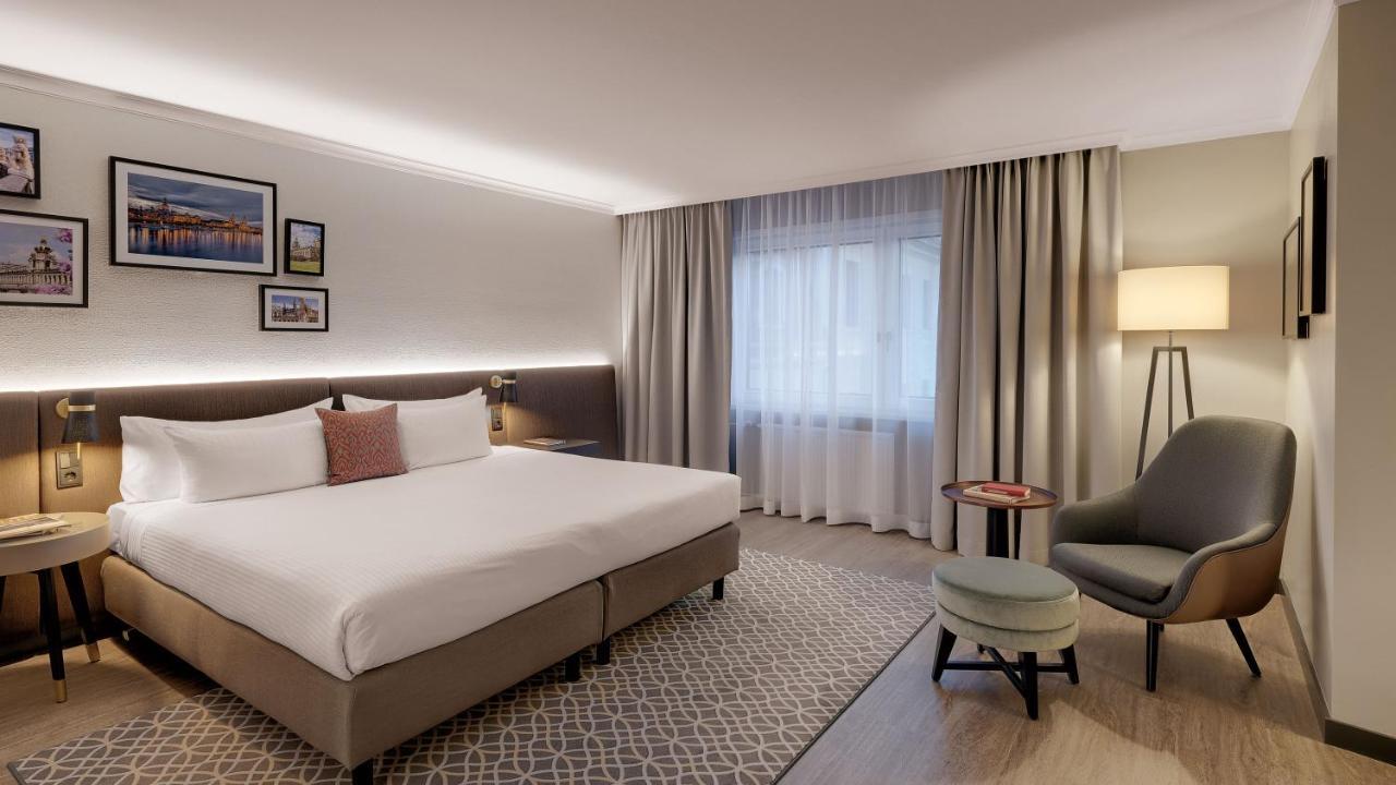 Bilderberg Bellevue Hotel Dresden Exterior photo A room at the Hilton London Heathrow